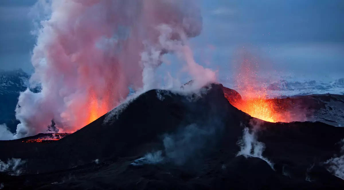 Vulcanul Eyjafjallajökull din Islanda – localizare, istoria erupțiilor, curiozități - Imagine cu Vulcanul Eyjafjallajökull din Islanda.