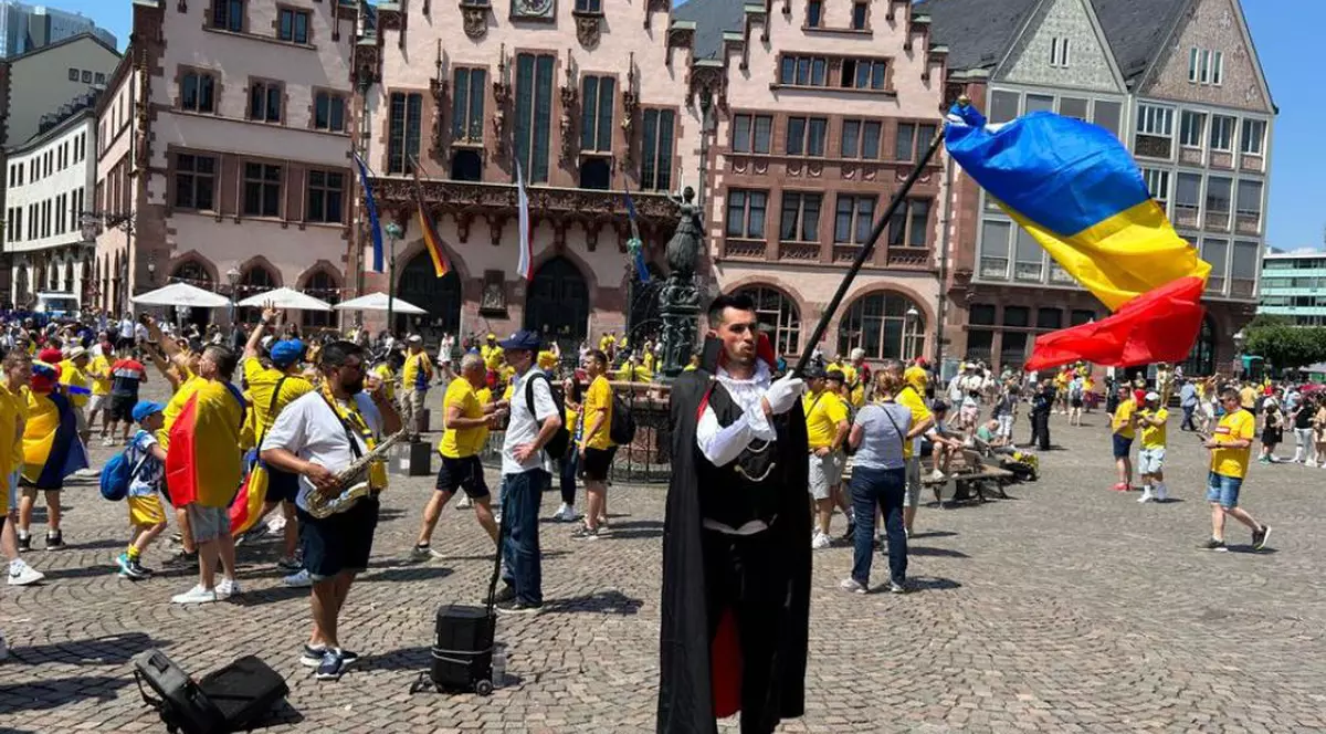 Imnul României, intonat pe străzile din Frankfurt. Fanii români au început spectacolul în așteptarea meciului cu Slovacia