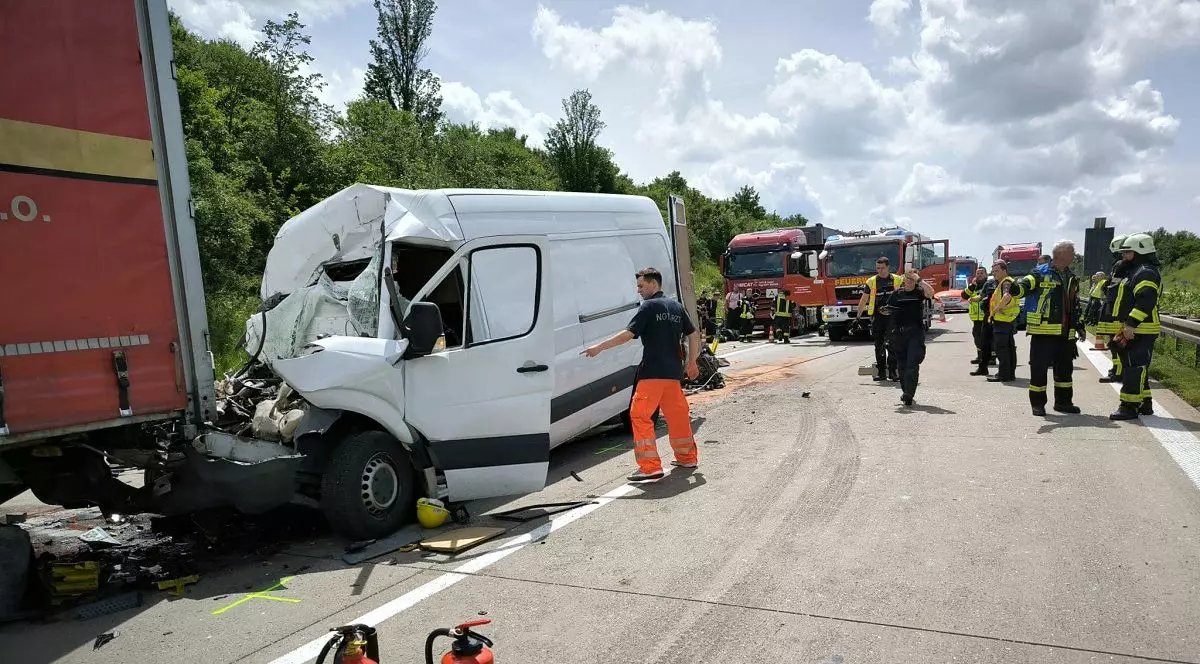 Tânăr din Sighet, strivit în dubă, după un accident în Germania. Șoferul de 26 de ani al camionului în care a intrat Bogdan s-a îngrozit când l-a văzut