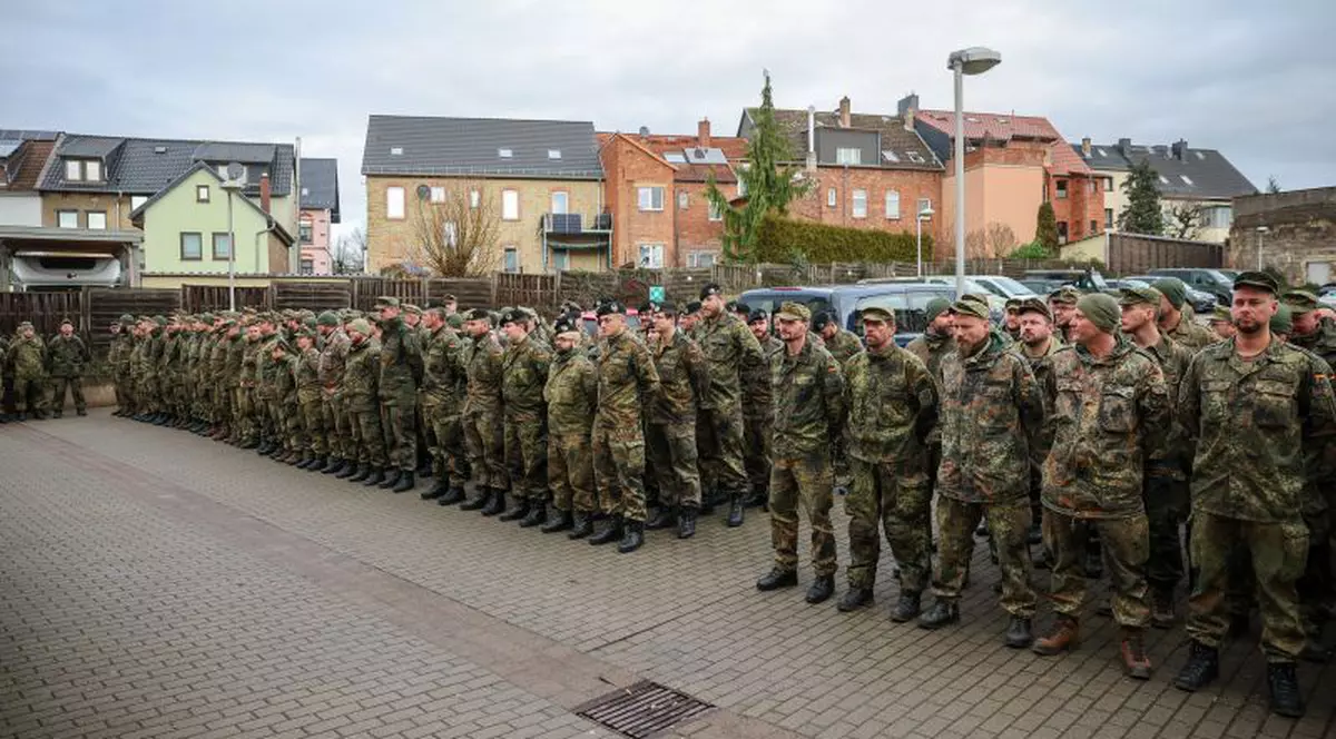 Germania vrea un recensământ la vârsta majoratului al recruţilor pentru serviciul militar, obligatoriu doar în cazul băieţilor