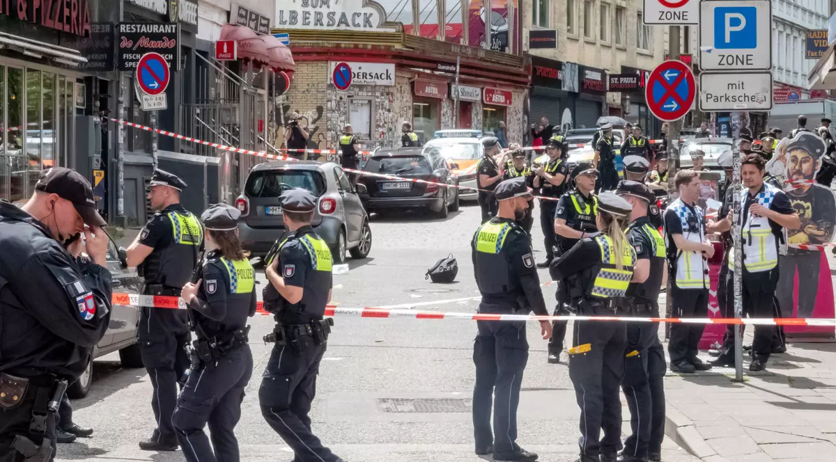 Mama bărbatului care a fost împușcat la Hamburg, după ce a atacat oamenii cu un topor: „A fost corect, însă judecătorul și psihiatrul au greșit că l-au lăsat liber”