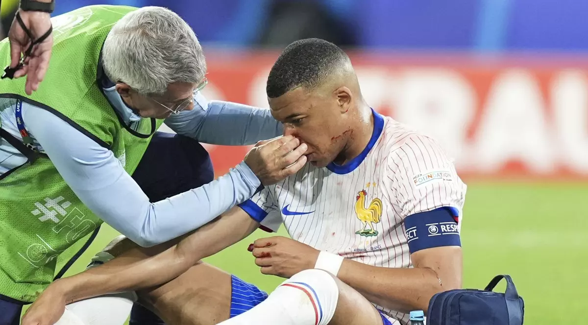 EURO 2024 | Mbappé, aut cu olandezii, după ce și-a spart nasul în meciul cu Austria, anunță L'Équipe