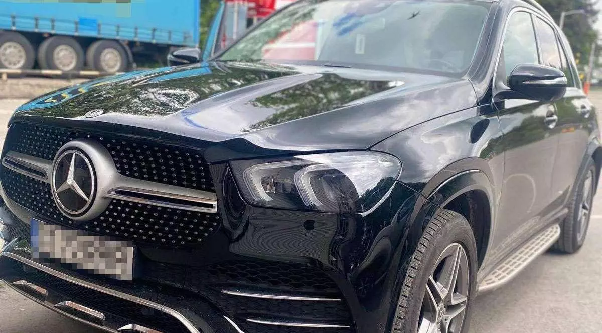 Un român care a vrut să plece în Bulgaria cu Mercedesul de lux de aproape 100.000 de euro a rămas fără mașină, la Vama Negru Vodă