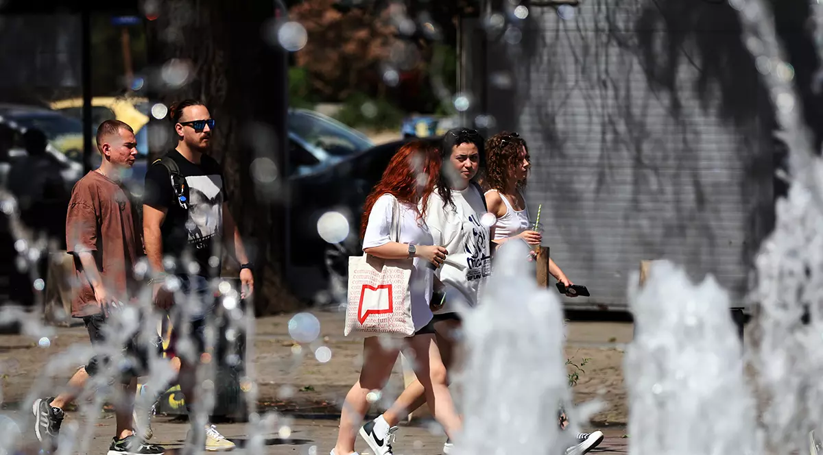 Valul de căldură persistă. Cod portocaliu de caniculă în 7 județe și în București