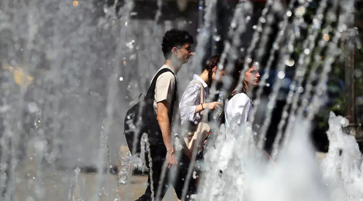 Codul portocaliu de caniculă, extins. Temperaturi extreme în mare parte a țării. Cum va fi vremea la București | HARTĂ
