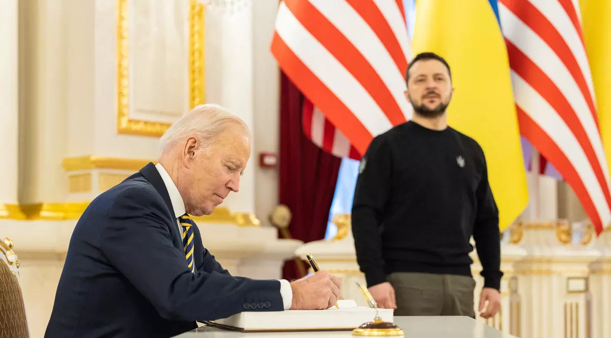 Cum a obținut Ucraina permisiunea lui Joe Biden să folosească arme americane împotriva unor ținte din Rusia