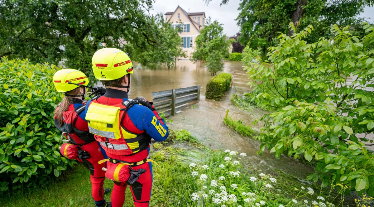 O femeie a fost salvată după 62 de ore în care a stat în vârful unui copac, ca să scape de inundații, în Bavaria