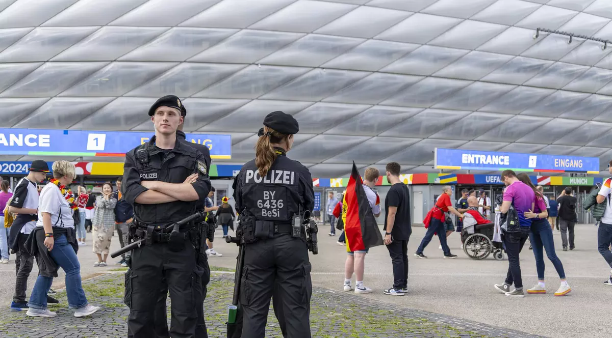 Reacția Jandarmeriei după ce ultrași români au fost reținuți la intrarea în Germania