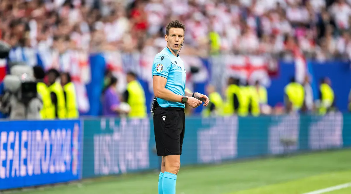 EURO 2024. Cine va arbitra România - Slovacia, meciul care ne poate califica din grupe după 24 de ani