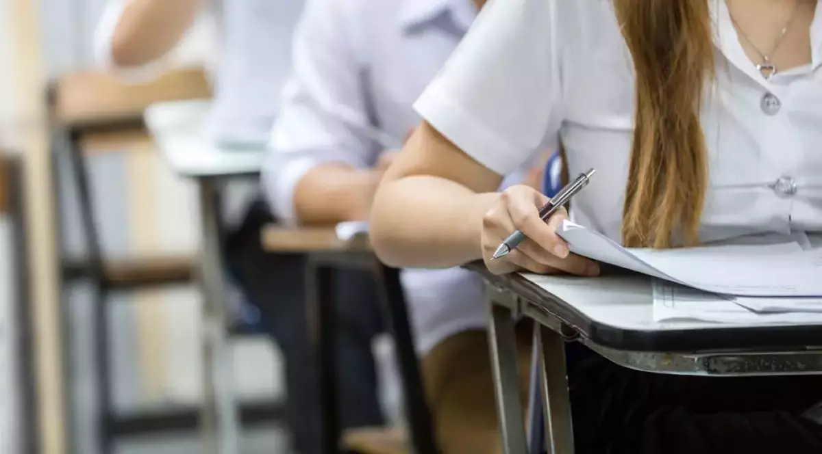 Dosar penal în Gorj, după ce subiectele la matematică de la Evaluarea Națională au fost scurse în timpul examenului