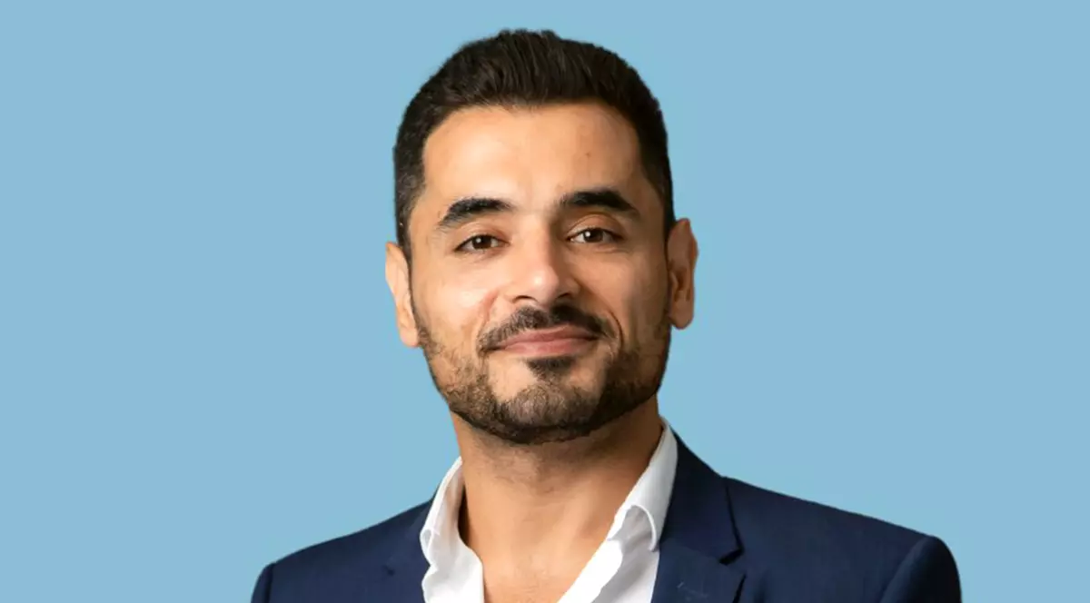 „Esteticianul vedetelor” cere să opereze din nou, deși nenumărate femei reclamă că le-a mutilat. Mărturia unei paciente: „La subraţ mi-a însăilat efectiv pielea”