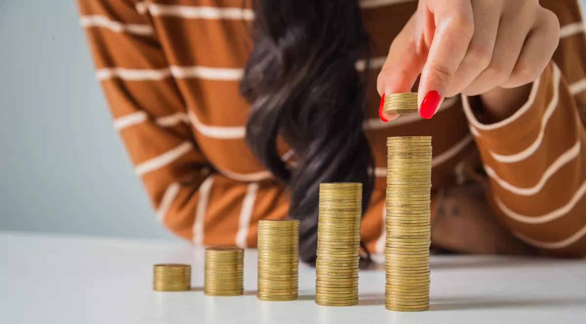 Guvernul Ciolacu a aprobat majorarea salariului minim la 3700 de lei, din 1 iulie, pas decisiv spre introducerea salariului minim european în România