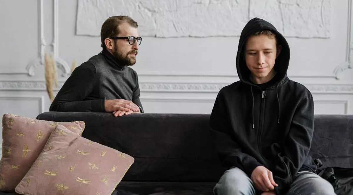 Cursuri de parenting. Învață strategii și tehnici eficiente de relaționare cu adolescenții