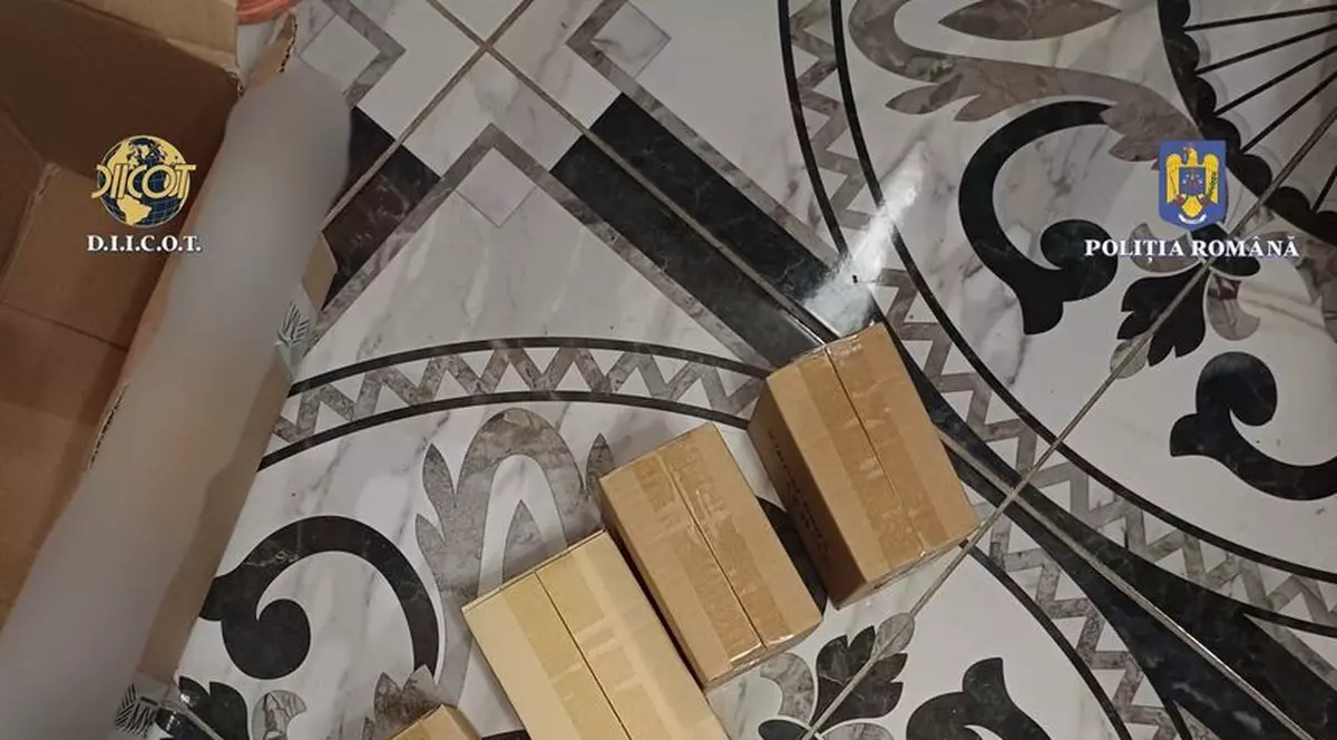 Cinci dealeri de droguri pe care le vindeau în Centrul Vechi din București au fost arestaţi preventiv. Alţi trei membri ai grupului, căutaţi