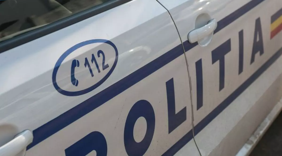 Accident cu trei copii răniți după ce două autoutilitare s-au ciocnit pe un drum din Dâmbovița