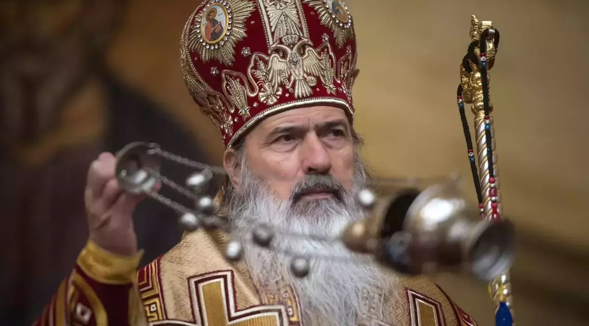ÎPS Teodosie, noi declarații controversate: „O femeie căsătorită nu trebuie să umble cu capul descoperit”