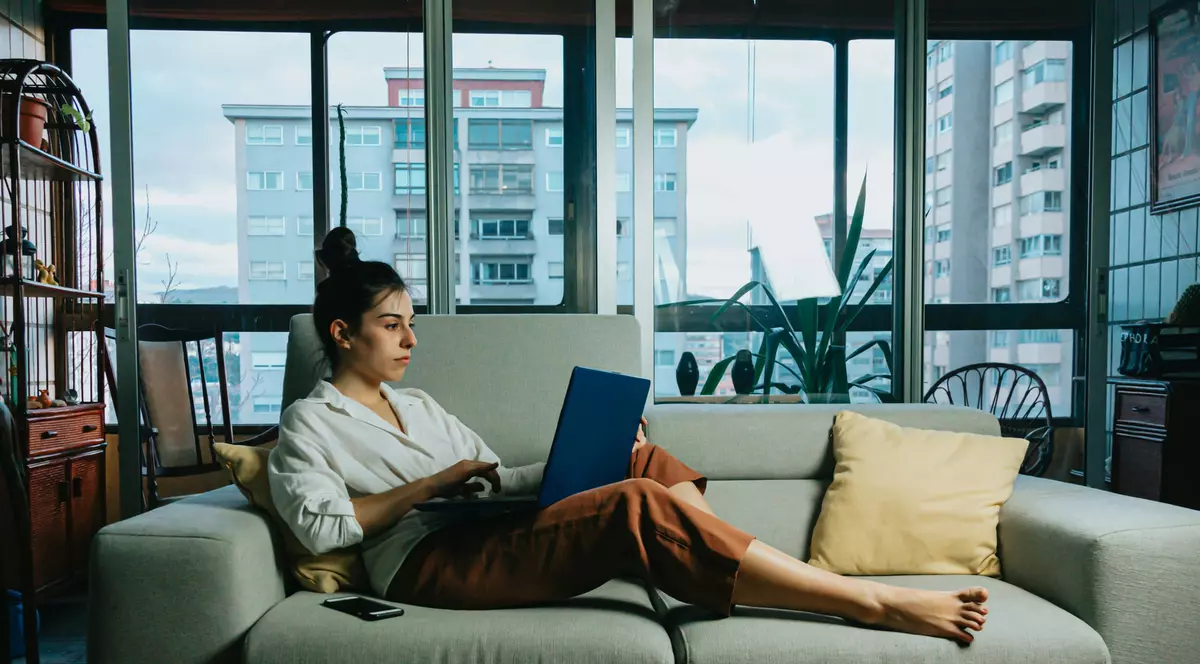 Jumătate dintre tinerii Generației Z ar demisiona după trei zile de muncă la birou: „Pierdere de timp și de bani”