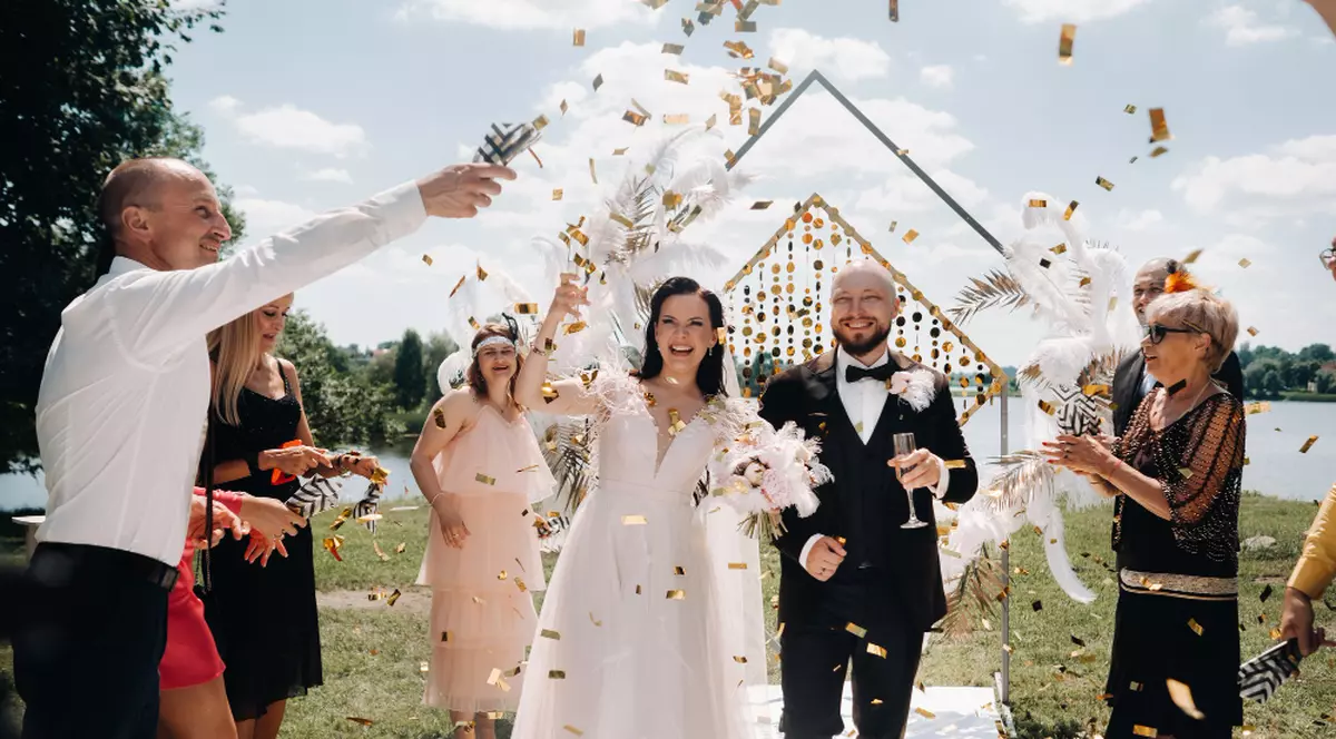 Cum să combini eleganța și funcționalitatea în invitațiile de nuntă