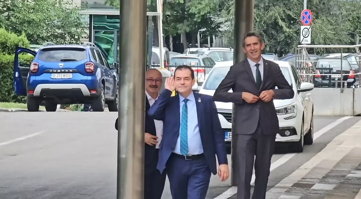 Ludovic Orban la sosirea la Guvern. Foto: Cristian Otopeanu / Libertatea