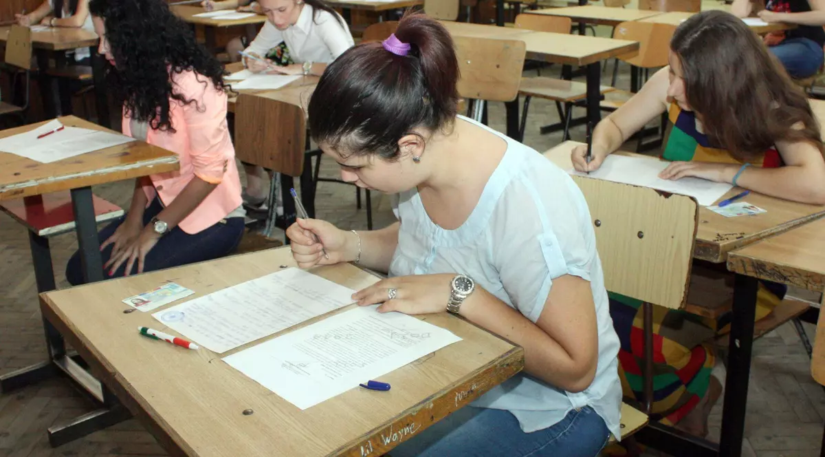 Câți bani vrea să dea Guvernul elevilor de 10 de la Evaluarea Națională și Bacalaureat