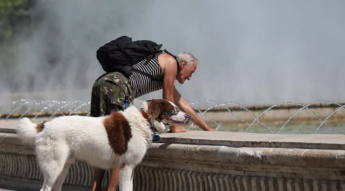 România, sub cupola de foc. Codul roșu de caniculă, extins până marți, inclusiv pe litoral. Vor fi temperaturi de 42°C