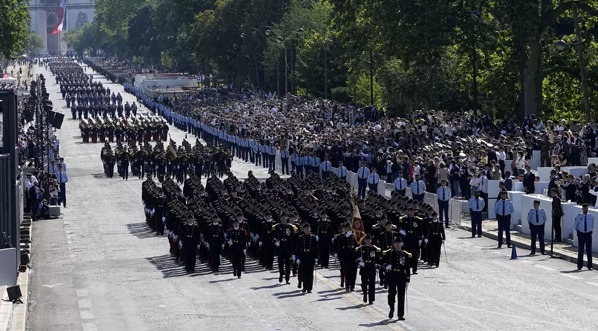 Franța celebrează ziua naţională. Parada militară, perturbată de organizarea Jocurilor Olimpice | VIDEO