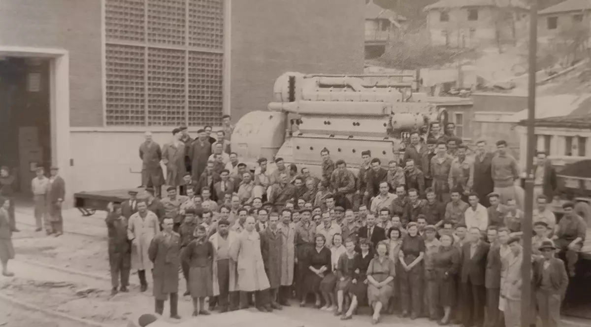 Istoria unei fotografii: motorul de la Reșița ca sinteză a modernizării și demodernizării României