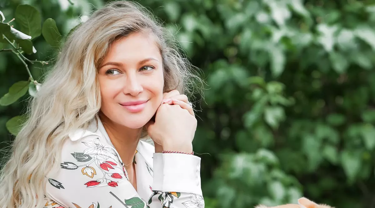 Cum arată curtea cu piscină a Lorei și a lui Ionuț Ghenu. Artista a decorat totul în stil balinez. „Absolut tot ce iese din mâinile lor este artă”