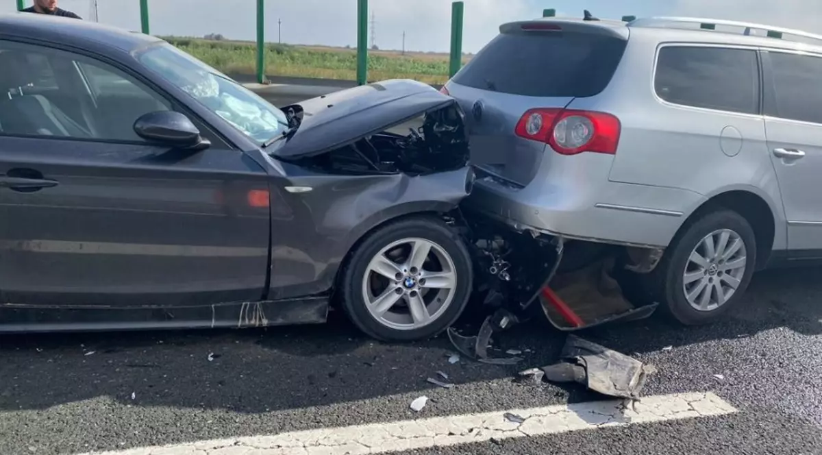 Carambol cu cinci mașini pe autostrada A1 Bucureşti-Piteşti. S-a format coloană de 2 km