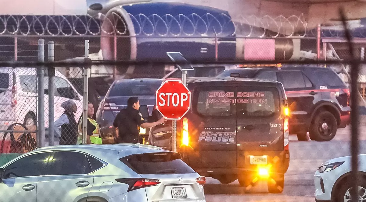 Doi oameni au murit și unul a fost rănit după ce roata unui Boeing 757 a explodat pe aeroportul din Atlanta