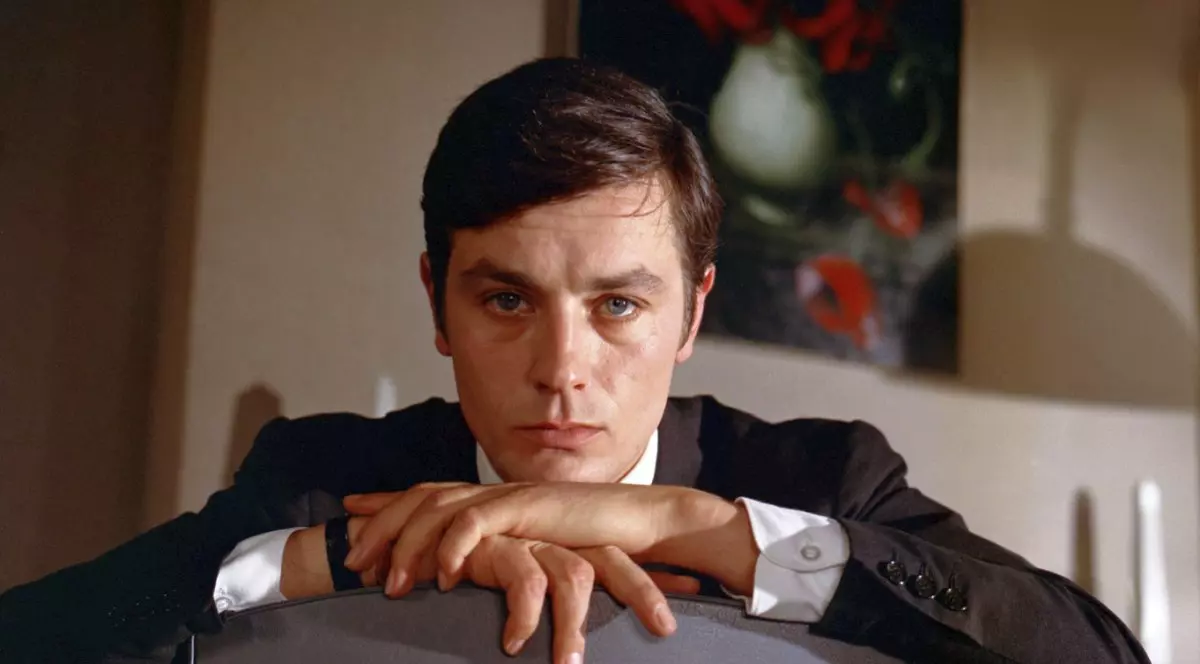Alain Delon în Samuraiul (1967), unul dintre cele mai apreciate filme ale sale și o capodoperă a genului film noir francez. Foto: Profimedia