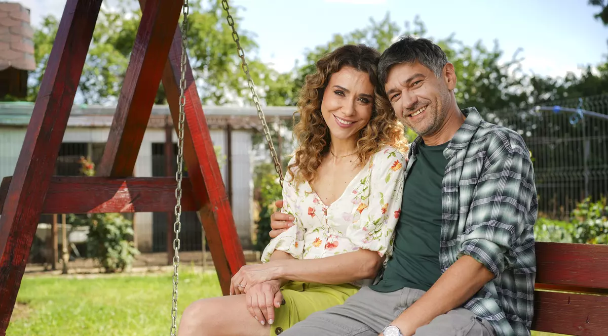 Andreea Vasile și Bogdan Albulescu joacă în „Iubire cu parfum de lavandă”, noul serial de la Antena 1. El a fost protagonist în telenovela „Regina”
