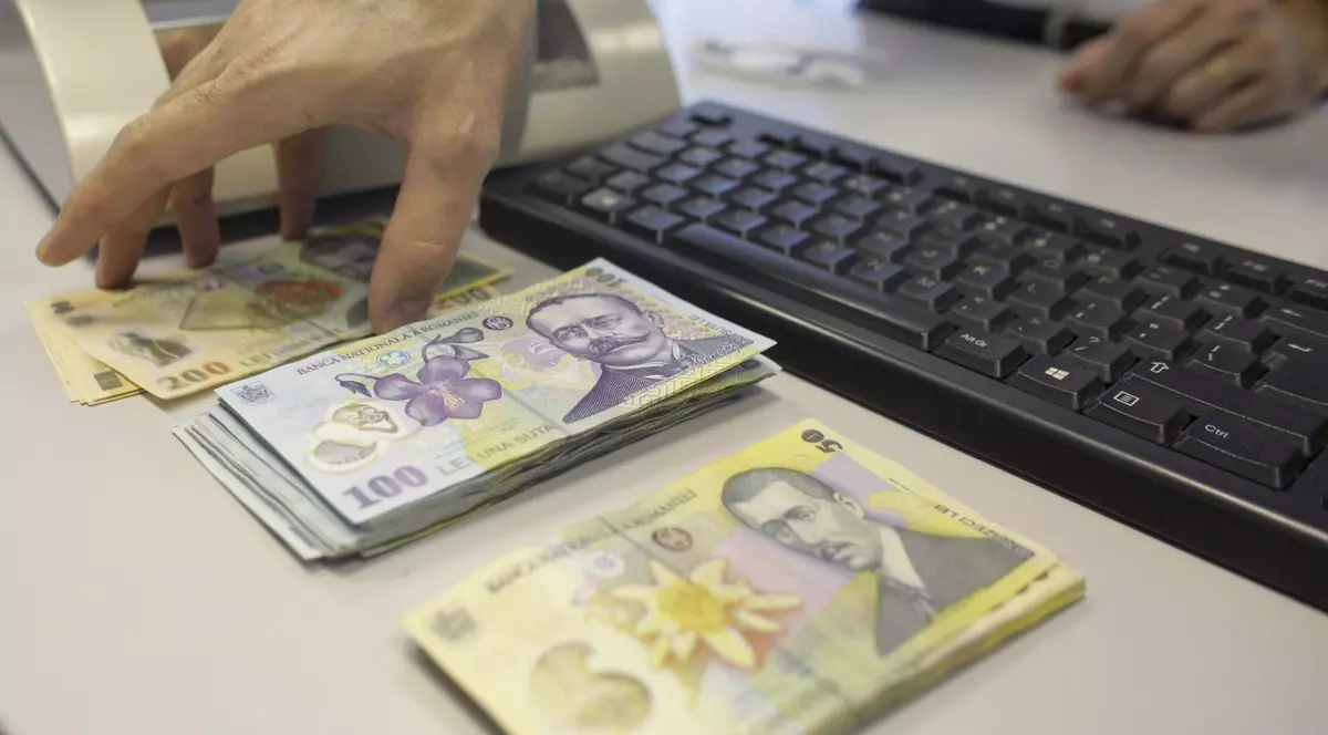 Numărul românilor cu depozite mai mari de 100.000 de euro a crescut cu 15%. Foto: Inquam Photos / Octav Ganea