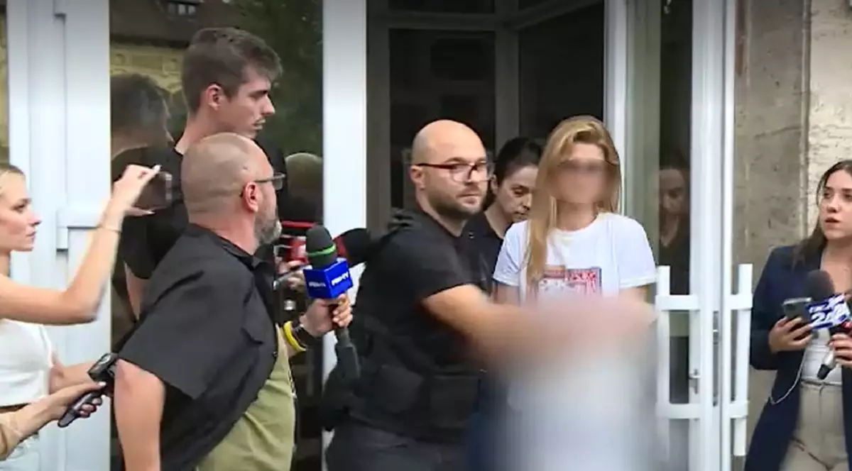 Una dintre doctorițele arestate de la Sf. Pantelimon, poreclită „doamna cu coasa” în spital, potrivit procurorilor. Anestezista are 33 de ani