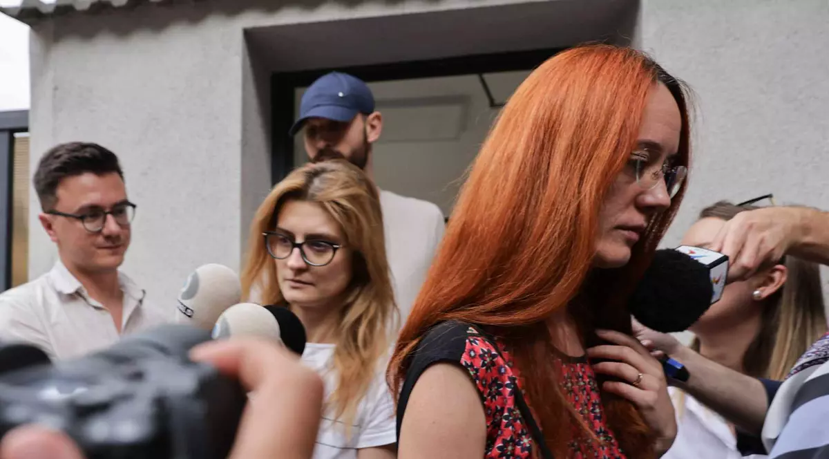 Cele două doctorițe ieșind din arestul Capitalei. Foto: Vlad Chirea / Libertatea