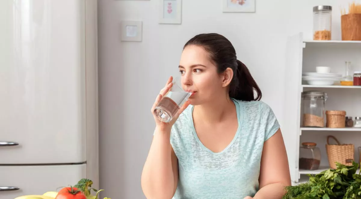 E bine să bei apă înainte de masă?