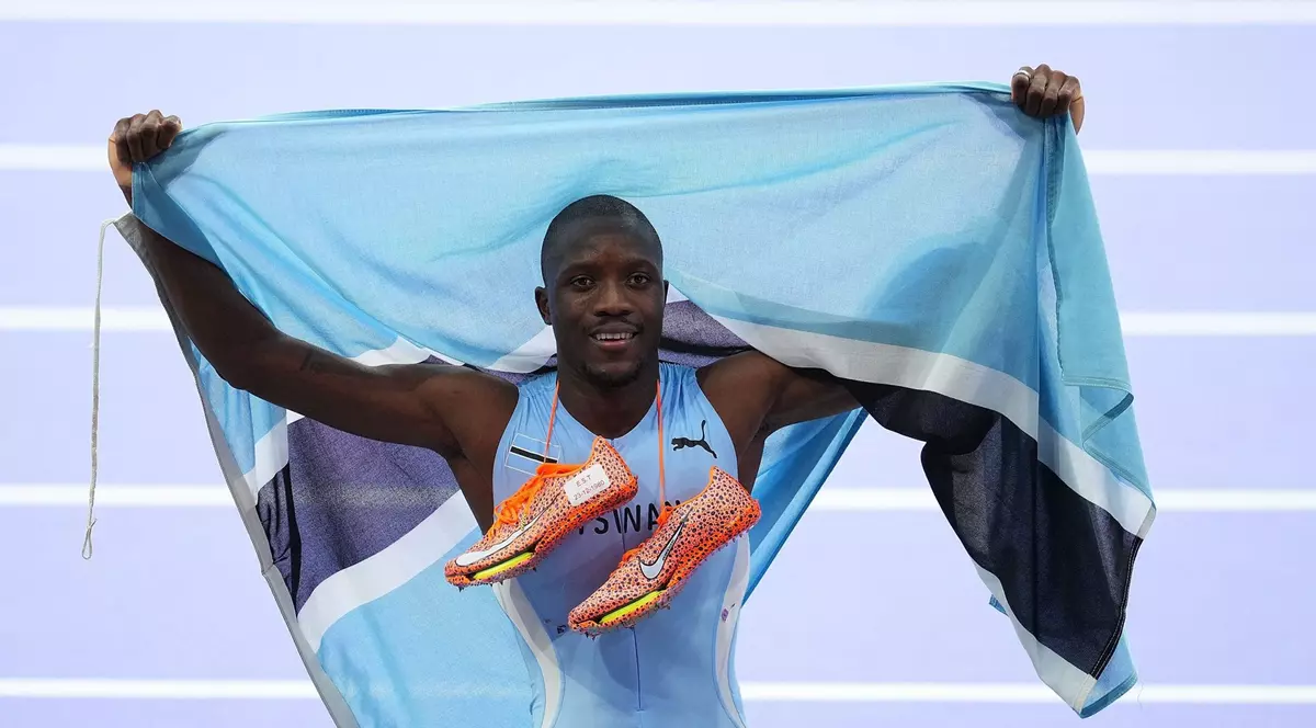 Botswana îşi îndeamnă cetăţenii să doneze bani pentru a-i recompensa pe campionul olimpic Letsile Tebogo și colegii lui din ștafeta de 4x400, medaliați cu argint la Paris