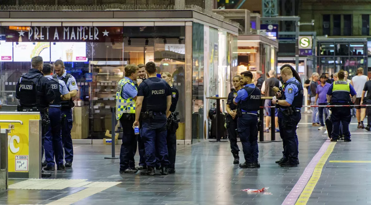 Bărbat executat cu 5 focuri de armă, în Gara Centrală din Frankfurt. Trăgătorul a fost arestat