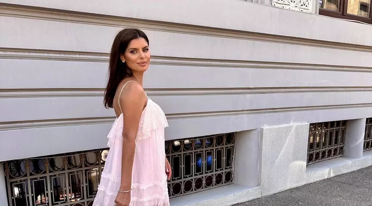 Cum arată Ileana Lazariuc la 42 de ani. Fosta noră a lui Ion Țiriac a apărut într-o rochie mini și decoltată, cu o geantă de peste 20.000 de euro