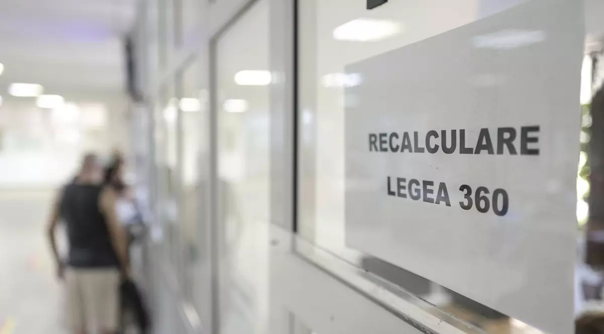 Reacţia unei mame care încasează pensie socială pentru fetița sa cu dizabilități, după recalculare: „Poate trăi un copil bolnav cu un leu?”