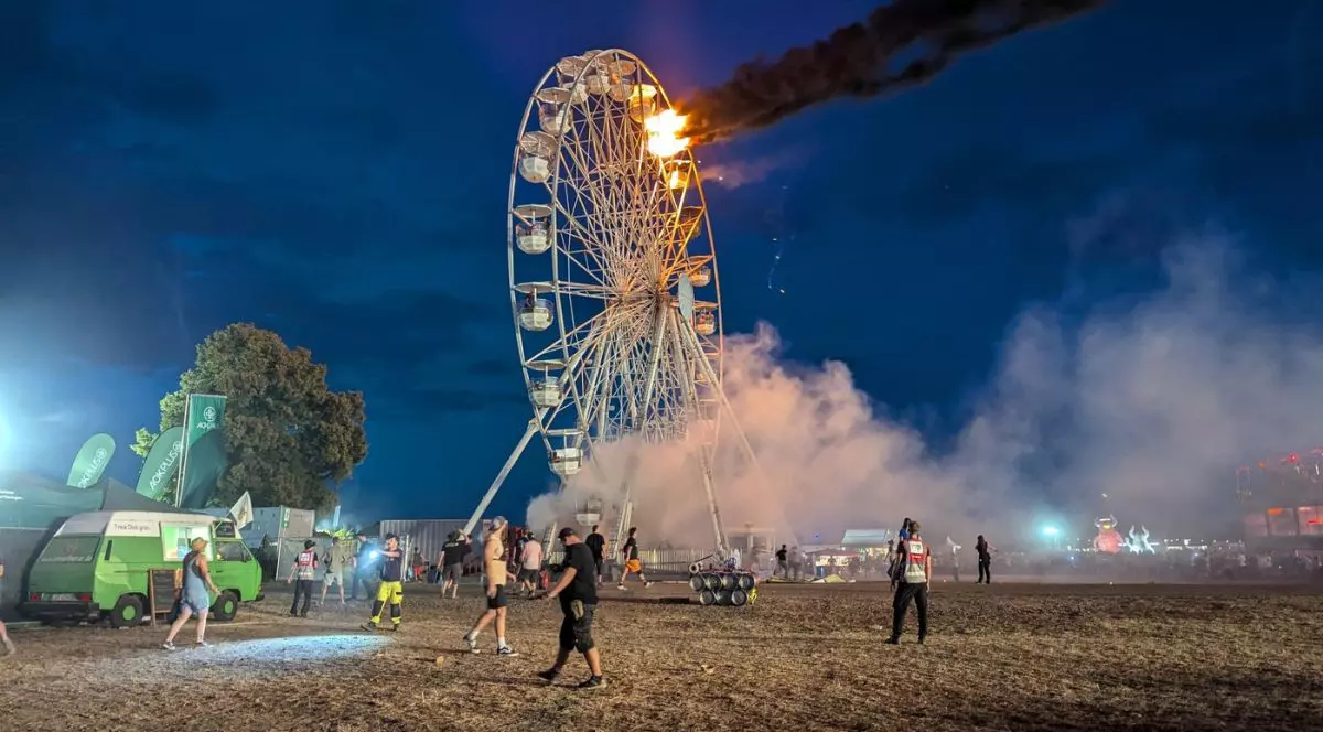 O roată panoramică a luat foc în timpul unui festival de muzică din Germania. Cel puțin 20 de oameni au fost răniți