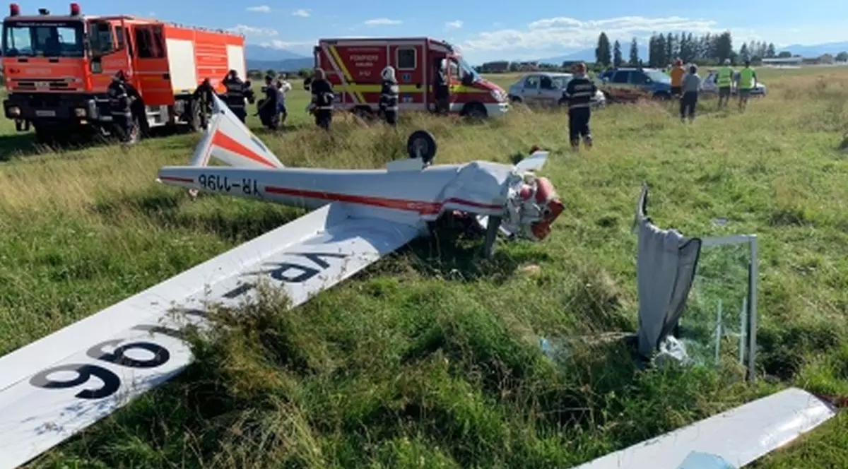Un planor a aterizat forțat în județul Hunedoara. Pilotul a fost rănit | VIDEO