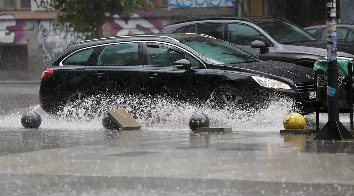 Prognoza meteo pentru luni: vreme rea în toată țara. Zonele în care continuă să plouă torențial