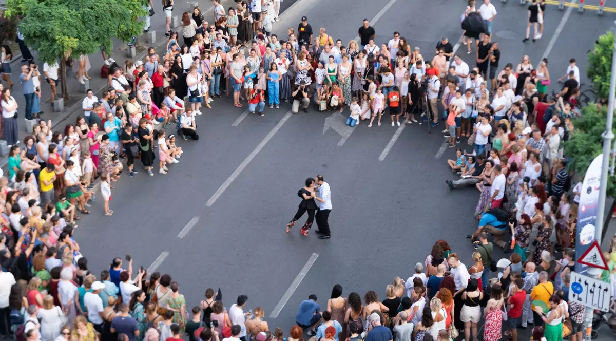 „Noaptea Dansului”, cel mai mare eveniment de dans din ţară, are loc în weekend pe Calea Victoriei din București