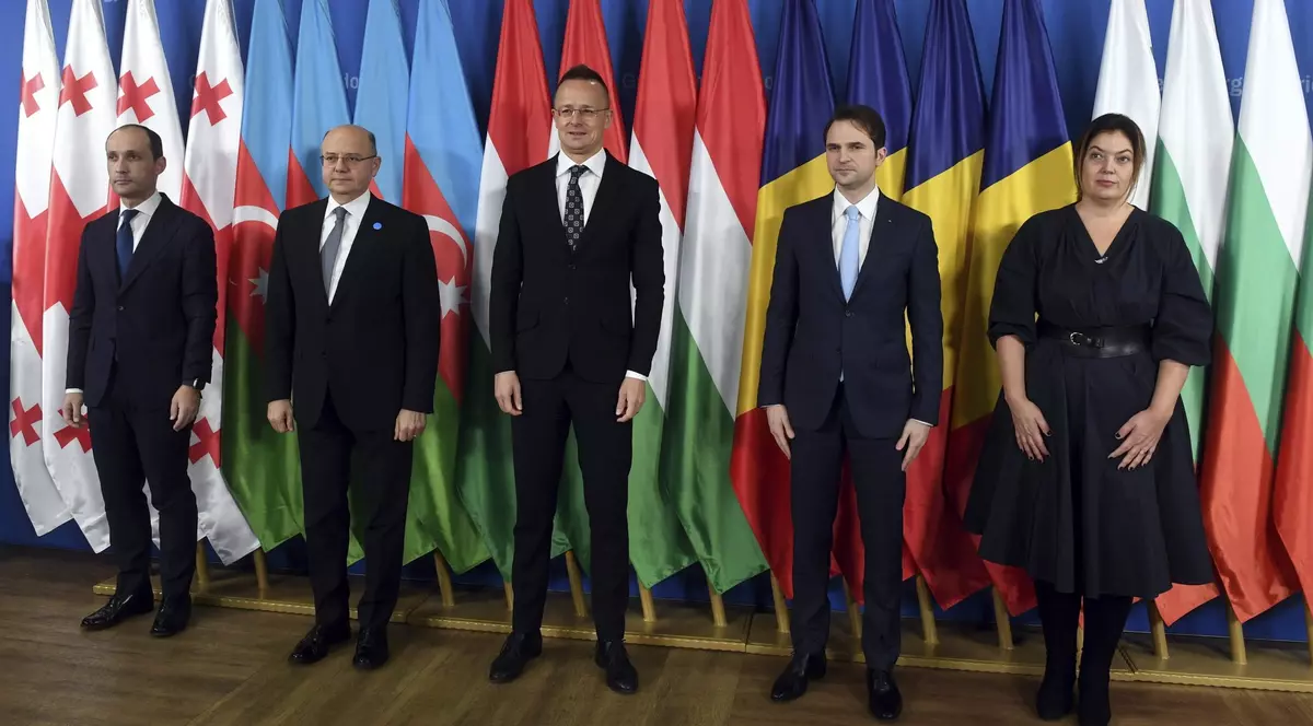 Ministerul Energiei contrazice Comisia Europeană: Azerbaidjanul nu are acces exclusiv la viitorul cablu submarin ce va transporta energie prin Marea Neagră