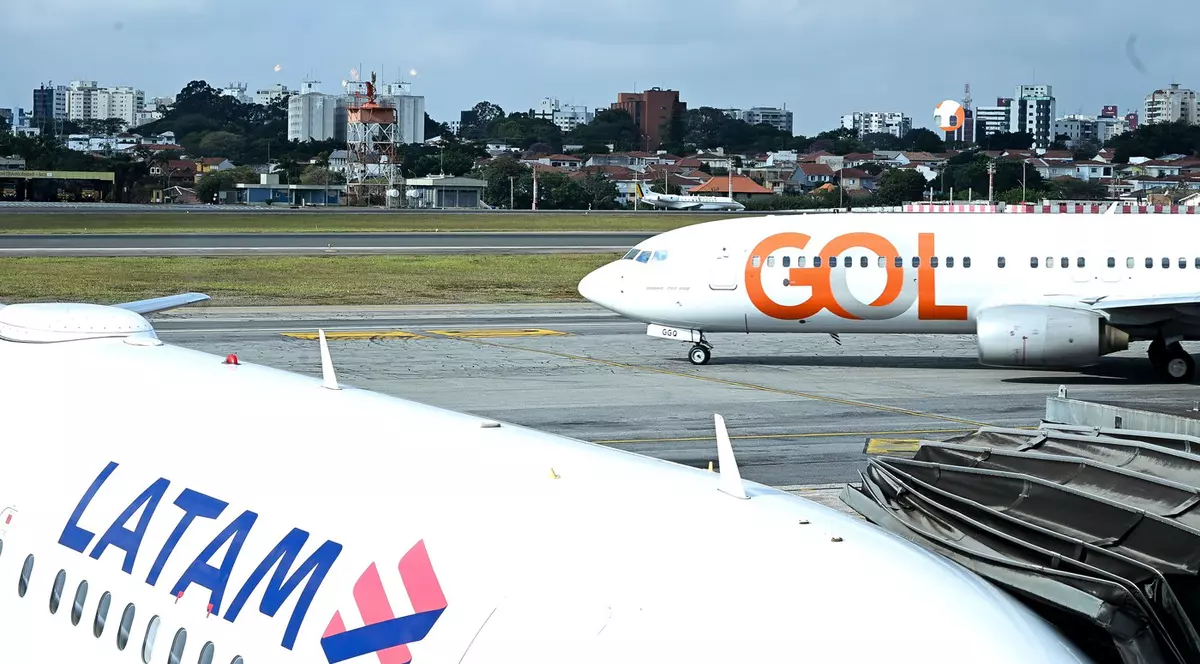 Două avioane pline cu pasageri s-au ciocnit pe un aeroport din Brazilia | VIDEO
