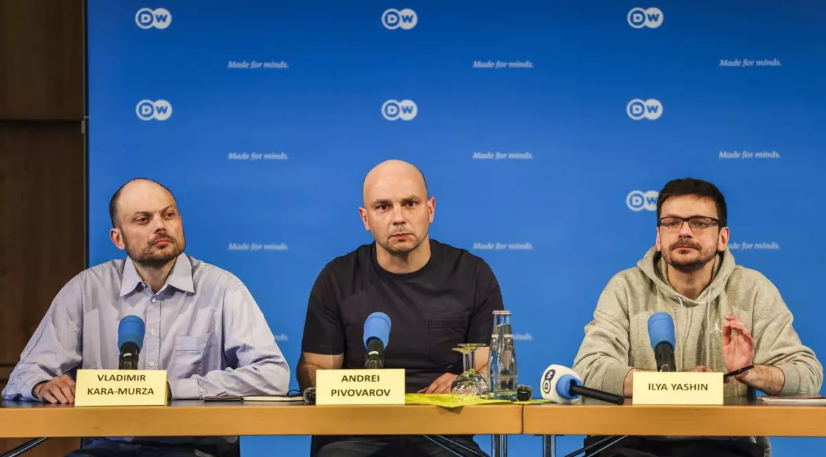 Ilia Iaşin, unul dintre activiștii ruși eliberați în cadrul schimbului de deținuți, acuză „expulzarea sa ilegală din Rusia”