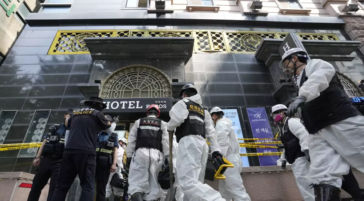 Controverse în Coreea de Sud privind siguranța saltelei gonflabile folosite la salvare, după ce doi oameni care au sărit pe ea într-un incendiu au murit