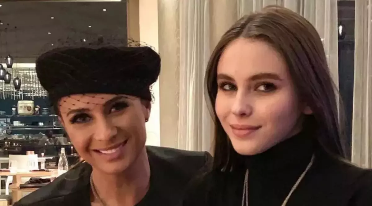 De ce Rebecca Dumitrescu a renunțat la modelling: „Am văzut câteva chestii cu care eu nu voiam să mă asociez”. Cu ce se ocupă acum fata Anamariei Prodan