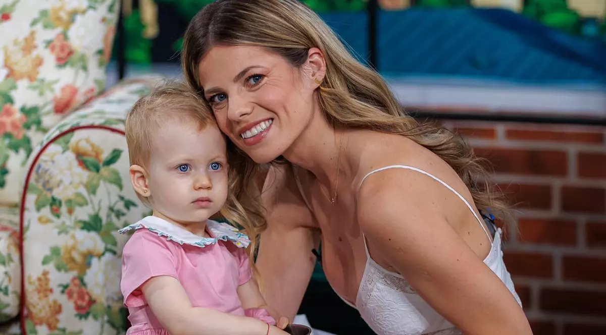 Cum a slăbit Roxana Hulpe 40 de kilograme după ce a născut: „Nu m-am chinuit, sport nu am făcut”. Vedeta Pro TV e mulțumită de silueta ei